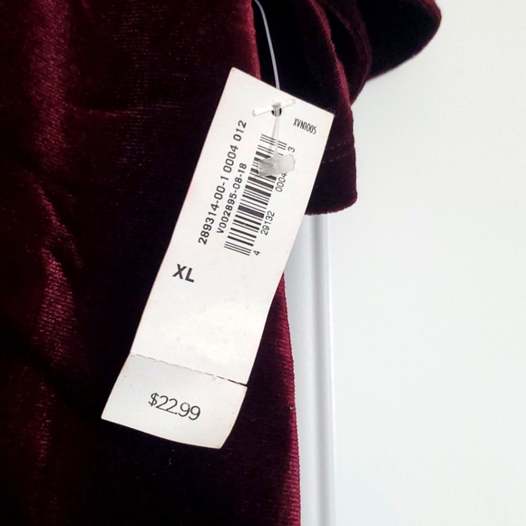 NWT! Old Navy Dark Red Velvet Short Sleeve Top (XL) - Picture 4 of 7